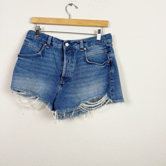 Free People Now Or Never Denim Shorts Size 30 - Picture 2 of 5